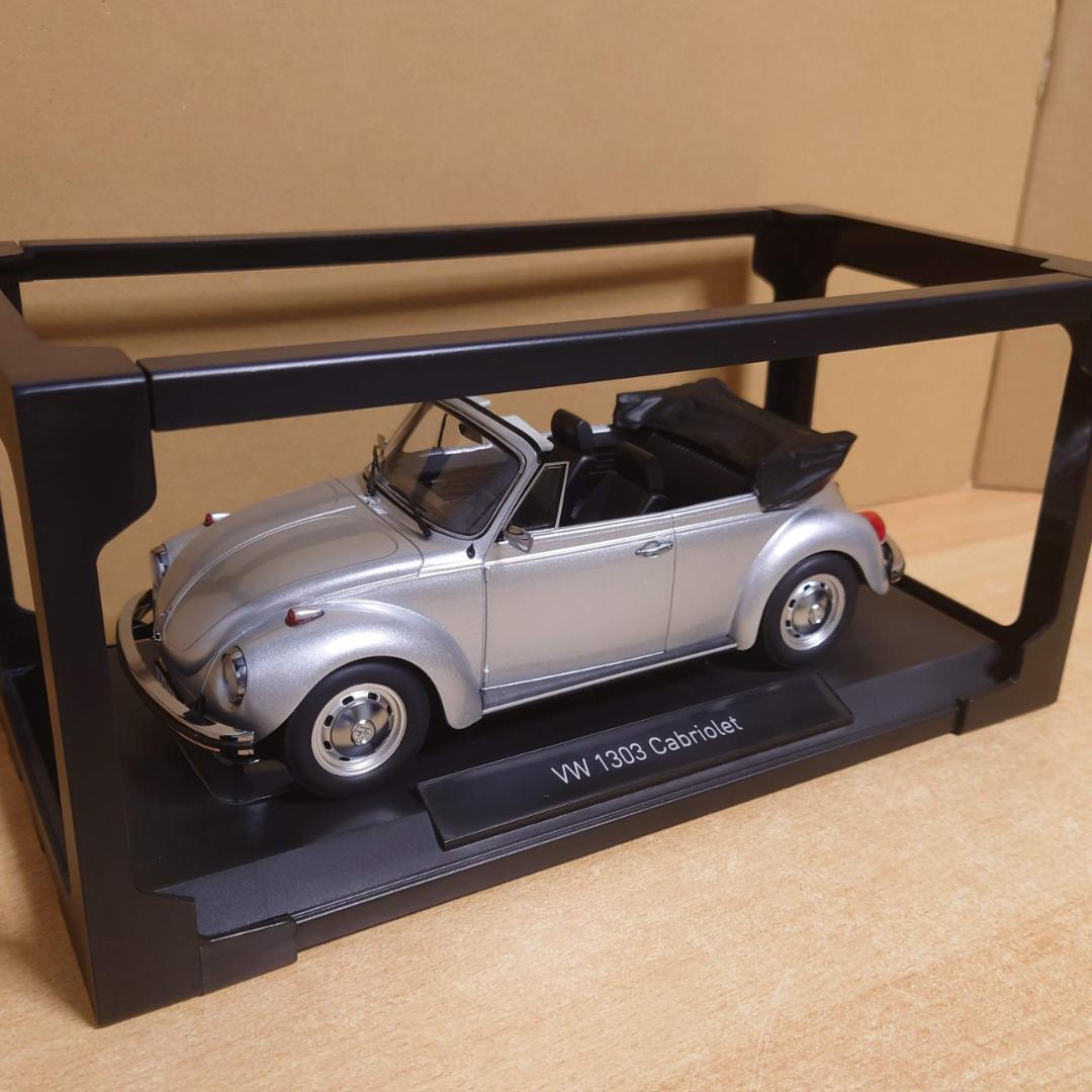 1/18 フォルクスワーゲン ビートル 1303 シルバー カブリオレ 1973