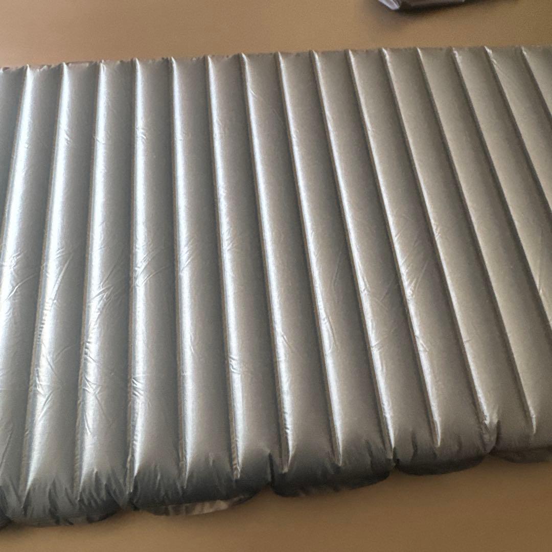 サーマレスト　NEOAIR UBERLITE レギュラーサイズ　ポンプサック付き