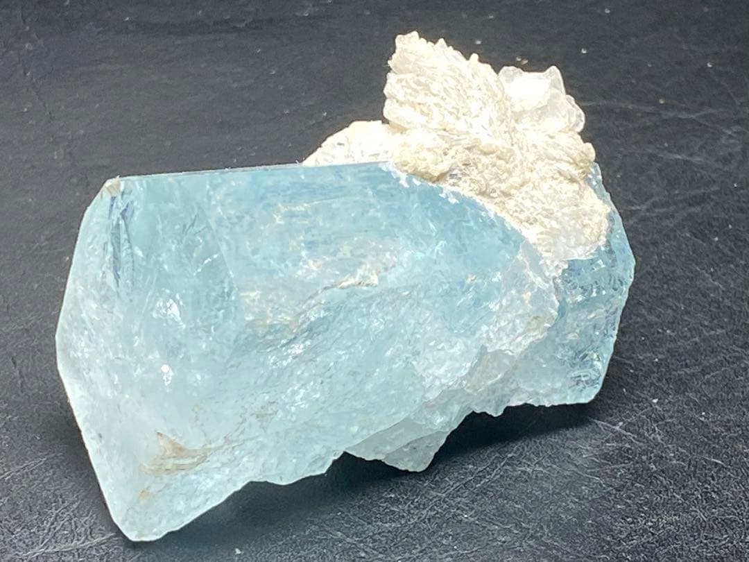 アクアマリン　81g