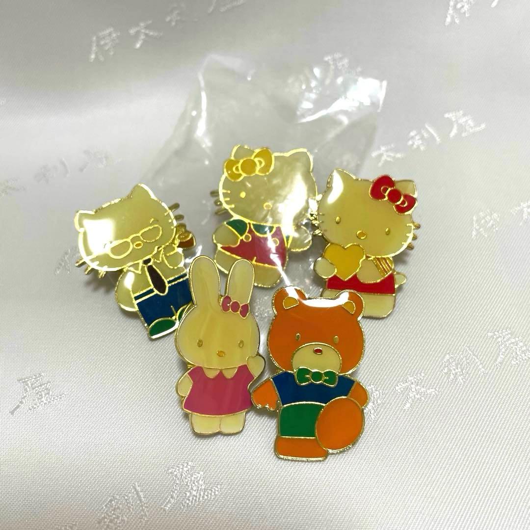 【当時物】サンリオ　1997年製　ハローキティ キャシー　ピンバッジ　激レア‼️
