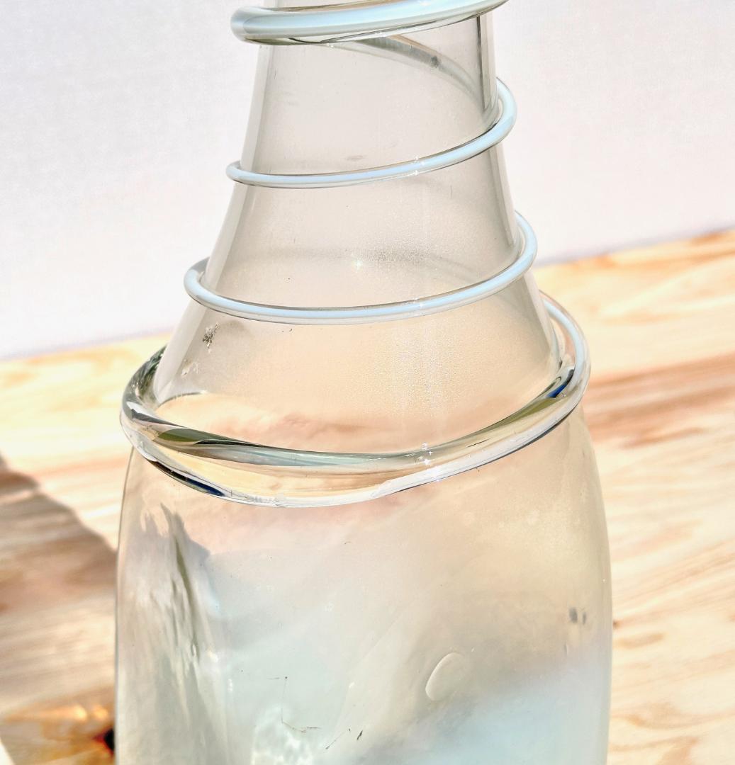 ビンテージ　ガラスボトル　線巻き花瓶　古道具　被せガラス　高さ47.5cm