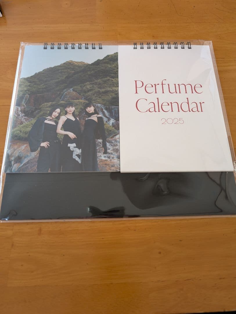 パフューム　Perfume　グッズ　2025卓上カレンダー