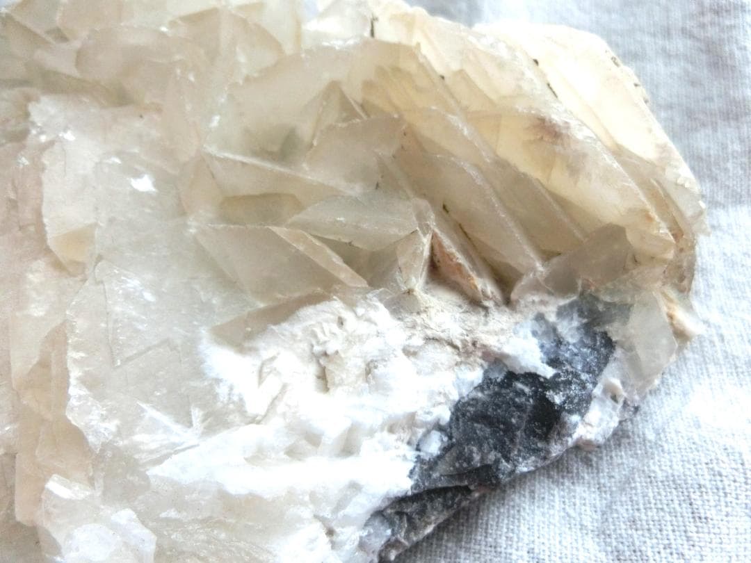 【カルサイト】 母岩つき 原石