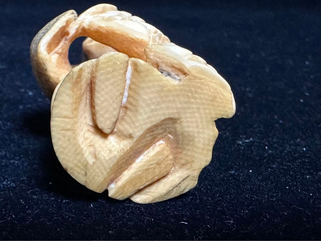 極上　根付　天然素材　彫刻 置物　細密細工　骨董　アンティーク