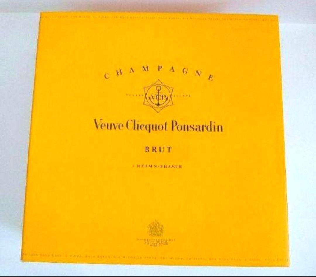 ヴーヴ・クリコ シャンパン グラス 2客付き　未使用品　記念日に