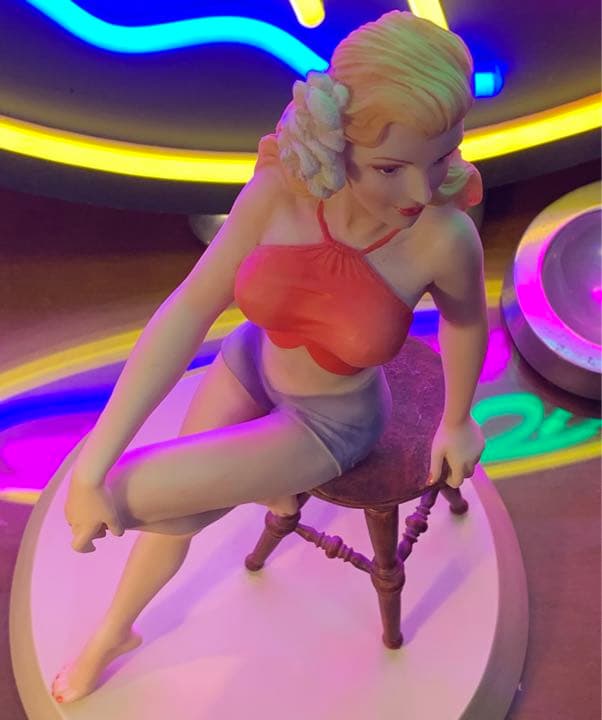 期間限定感謝セール　バーガガール　シリアルナンバー付　ビンテージフィギュア 1