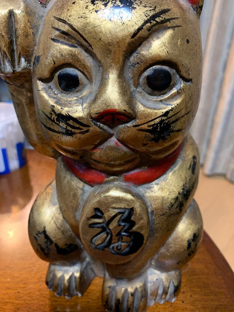 金色の招き猫 木製彫刻 約25cm