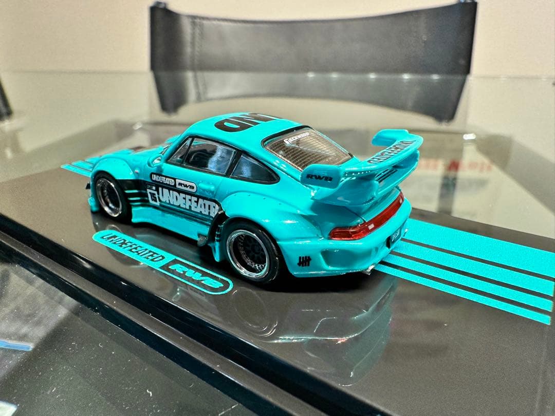 UNDEFEATED RWB 15 ミニカー ターコイズ1/64
