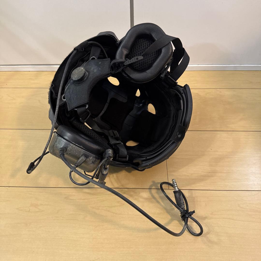 サバゲー ヘルメット ゴーグルと通信機器付き