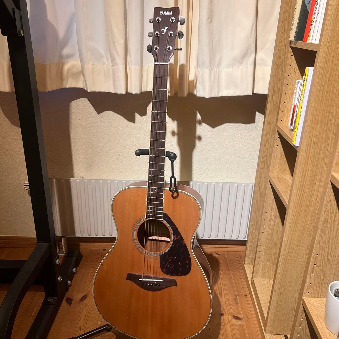 Yamaha FS 820 アコースティックギター　ケース、チューナー付き