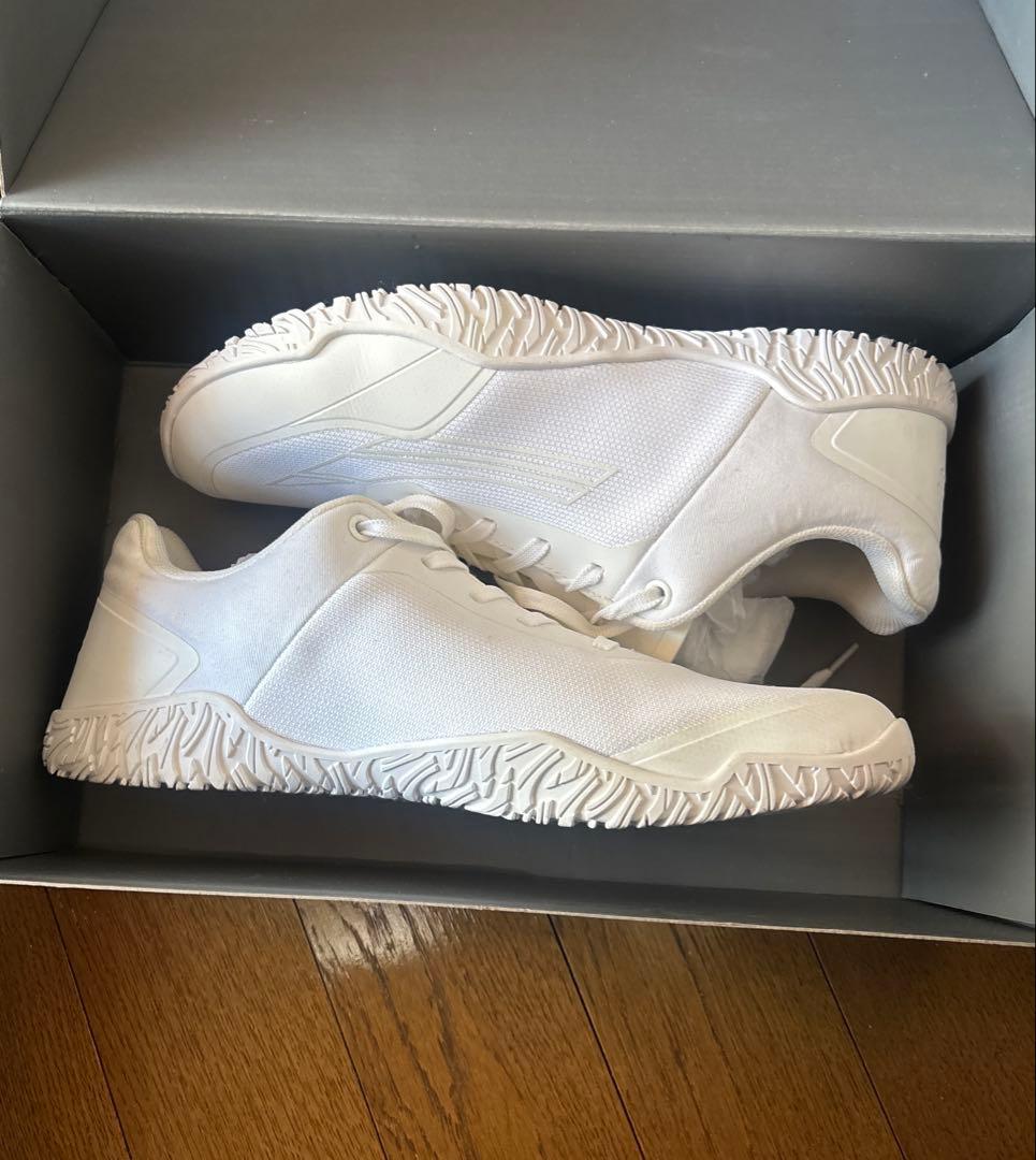 ホワイト スニーカー