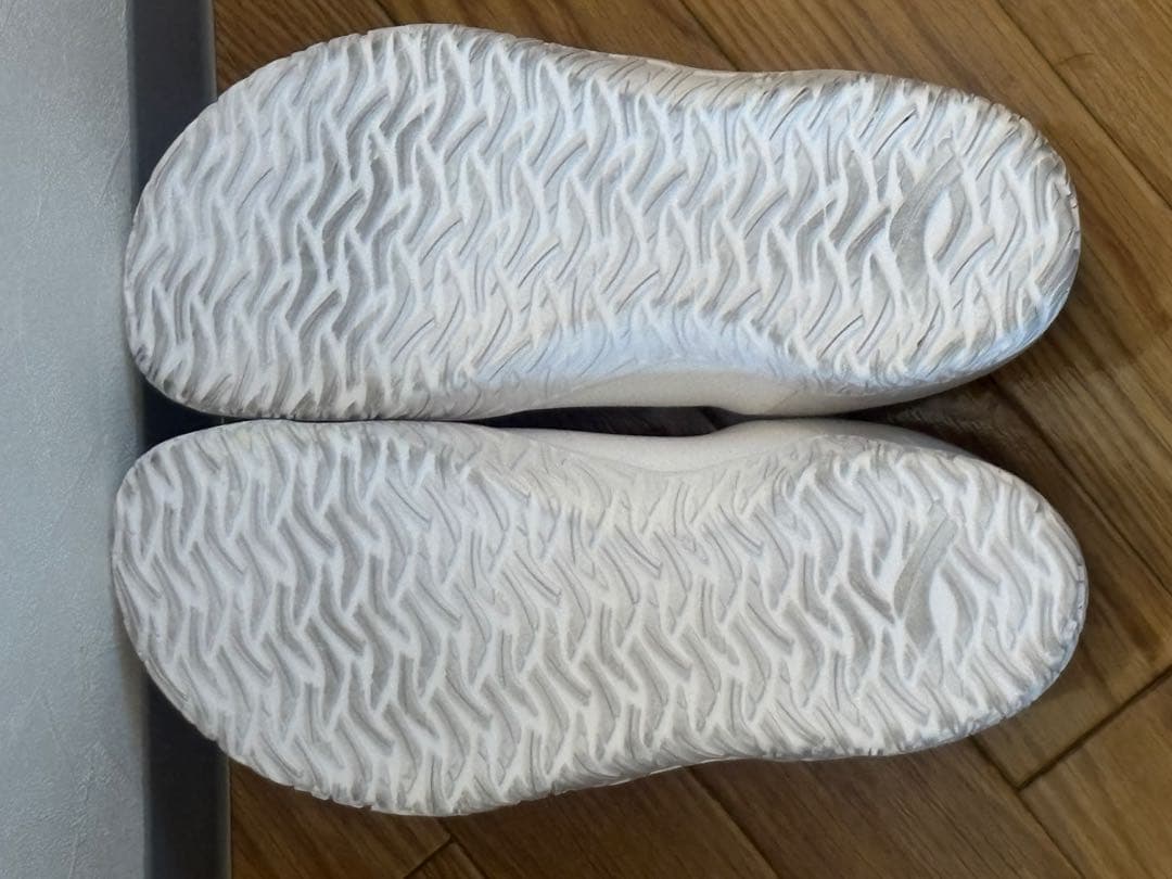 ホワイト スニーカー