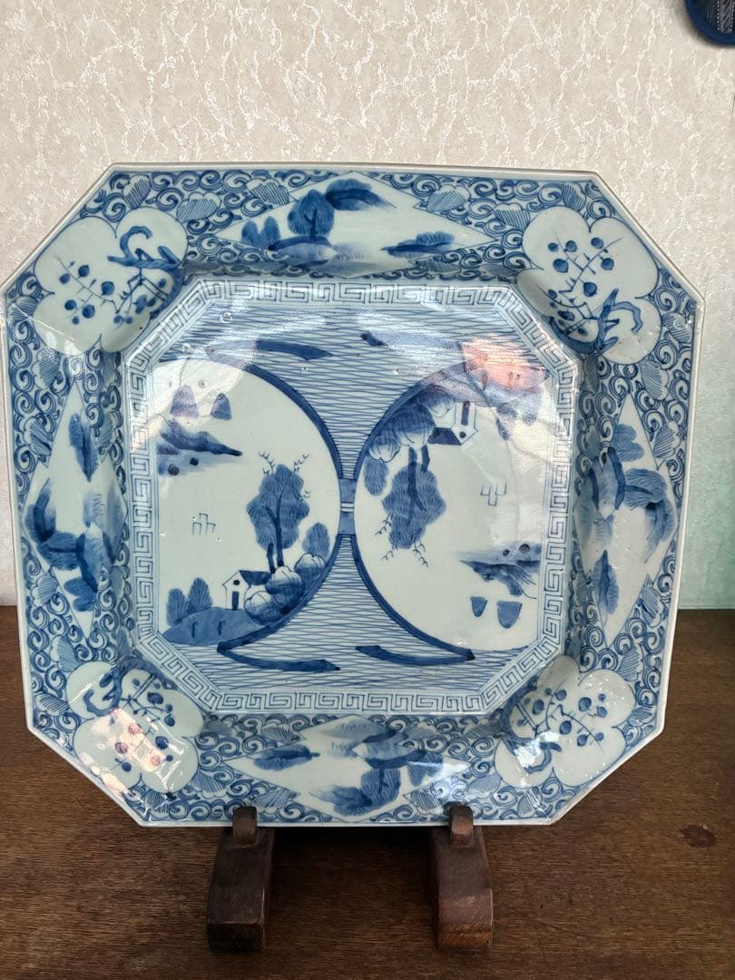 青白い八角形陶磁器皿