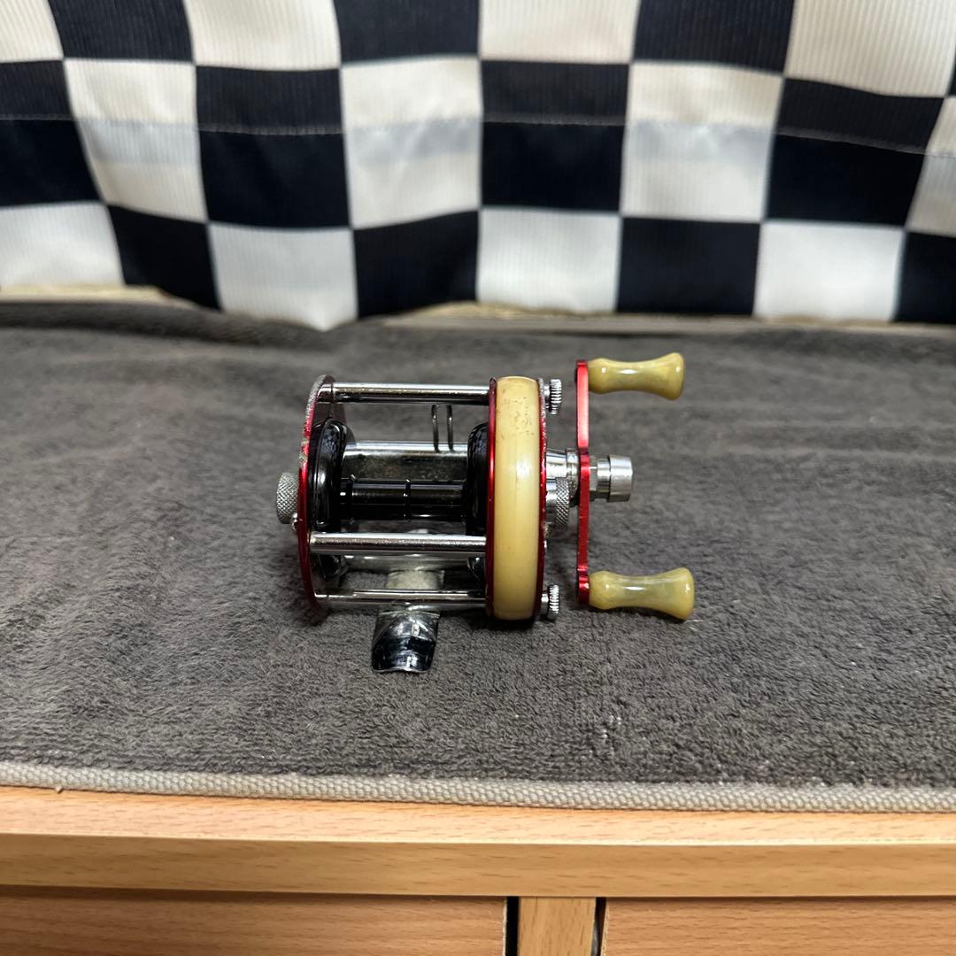 ABU 1750 A フィッシングリール 赤