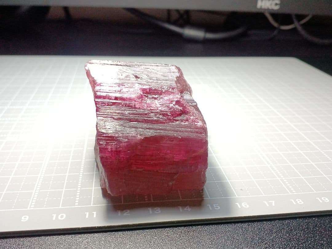 ピンクトルマリン　大型結晶　215g　原石　鉱物標本