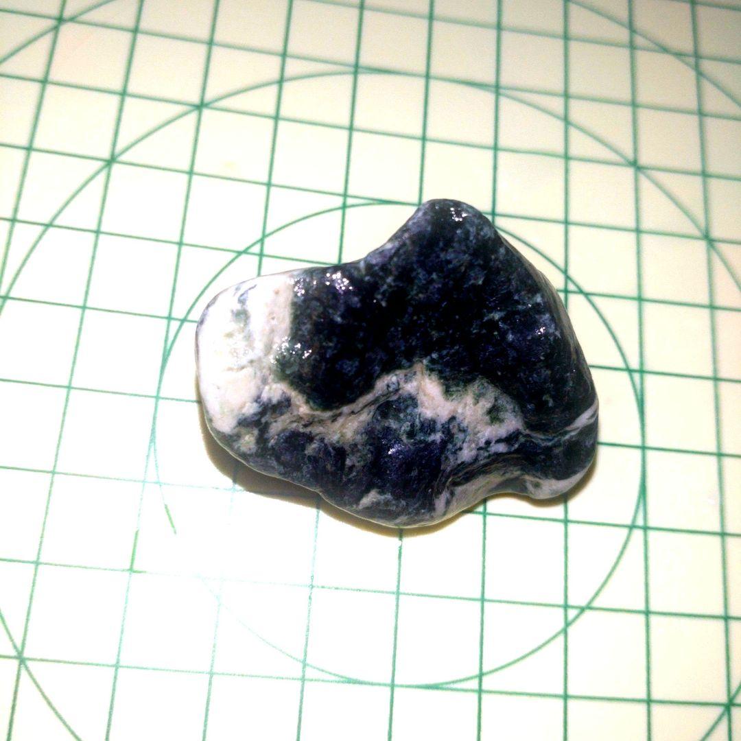 糸魚川産?黒翡翠原石