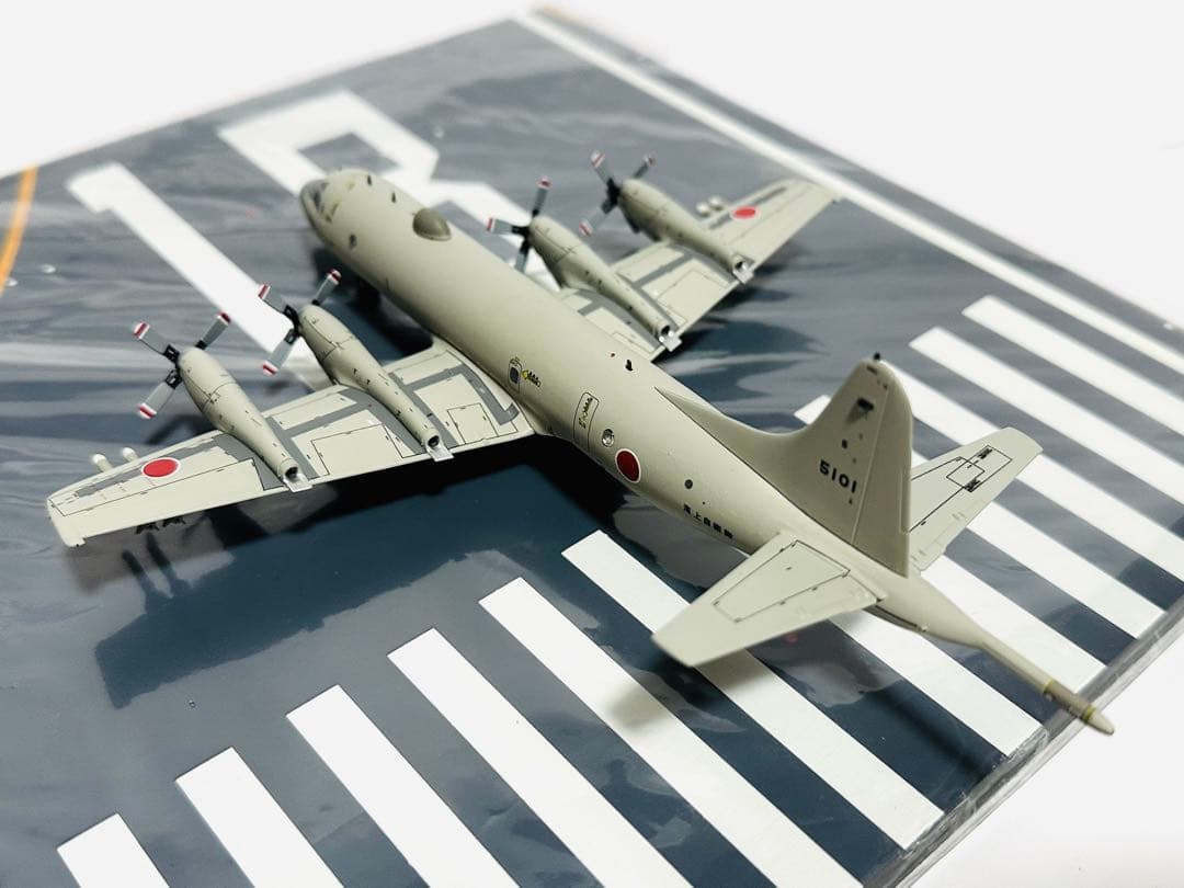 全日空商事 1/200 P-3C 海上自衛隊 VP-5 TIDA滑走路プレート付