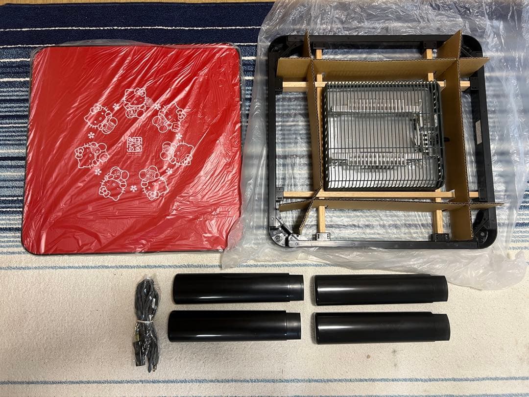 新品未使用　サンリオ　SANRIO ハローキティ 限定品　コタツ　テーブル