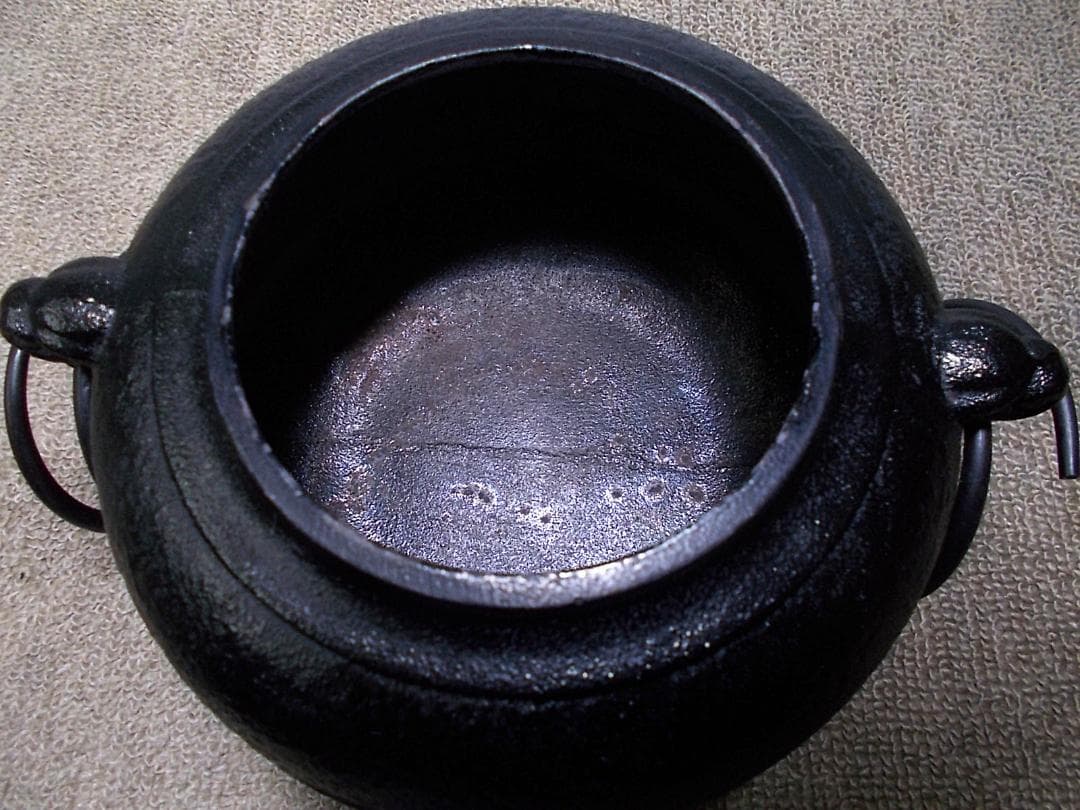 良品 未使用多数 茶道具 鉄鋳物 茶釜 五徳 風炉 釜環 おまけで織部敷板