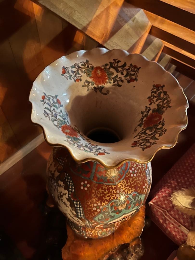 花瓶 木製台座付き　有田　九谷焼　京焼　中国景徳鎮　金地粉彩　飾り壺　大型