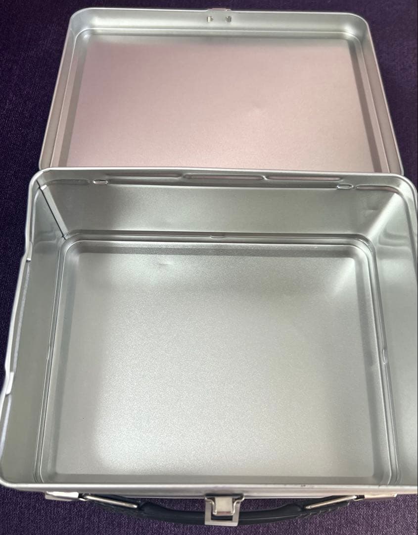 Lady Gaga Born This Way サイン入り缶ケース