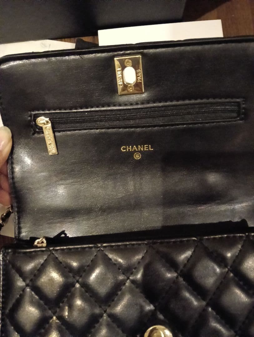 CHANEL ブラックレザー風 バッグ