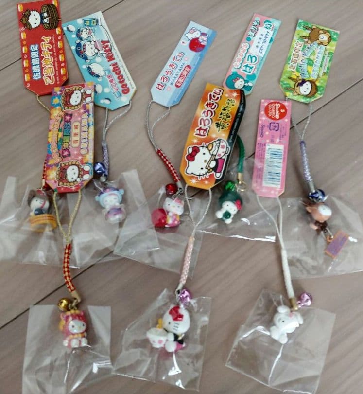 ハローキティ　ご当地ストラップ　８個セット