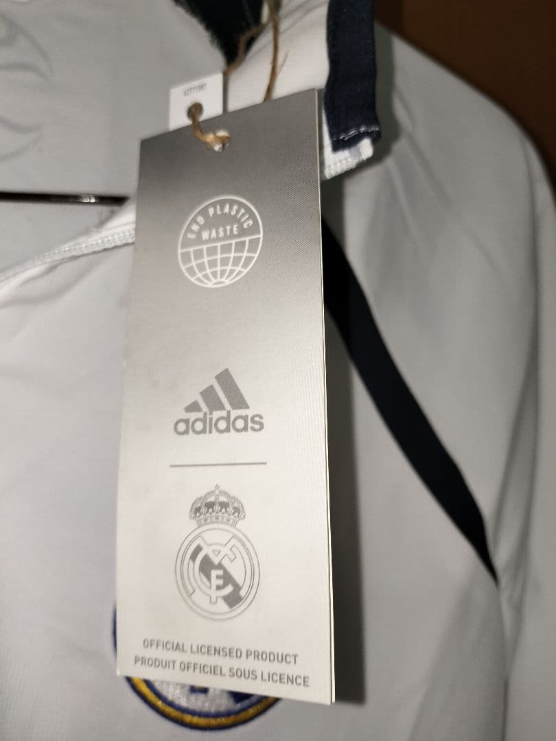 レアル・マドリード Teamgeist ウーブンジャケット ホワイト Lサイズ