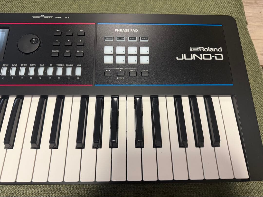 Roland JUNO-D 61鍵シンセサイザー(非純正ケース付)