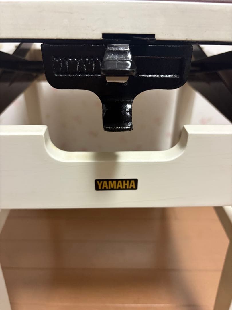 YAMAHA トムソン椅子　No.5 ホワイト　アップライト　ピアノ椅子