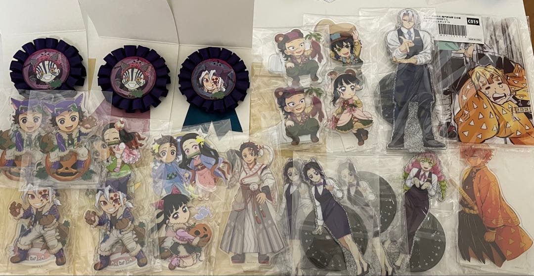 鬼滅の刃 大量グッズセット アクリルスタンド 缶バッジなど