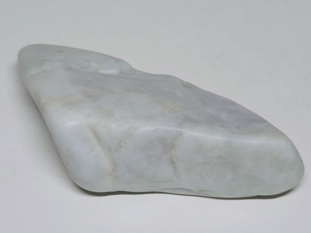 淡白緑 131g 翡翠 ヒスイ 原石 鑑賞石 自然石 誕生石 鉱物 鉱石 水石