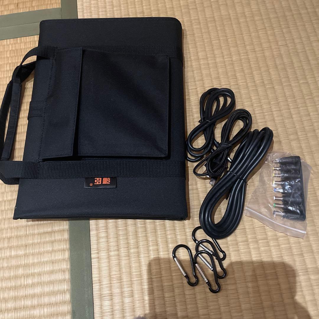 100W折りたたみ式ソーラーパネル