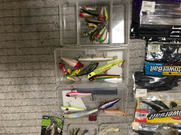 ルアー各種、ハードケース、肩掛けショルダーバッグセット