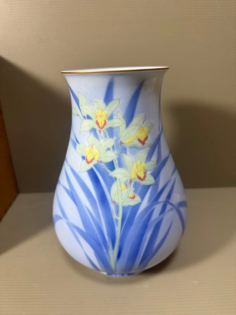 2178 深川製磁 菖蒲 官窯染付　花瓶　金彩　未使用