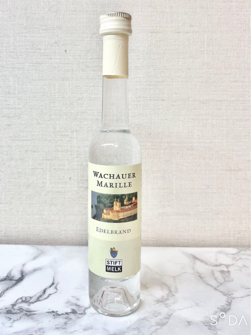 オーストリア　バハウ　修道院　杏子のリキュール　度数40パーセント　インテリア