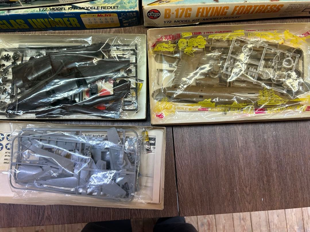 プラモデルセット 多様な戦闘機と戦車