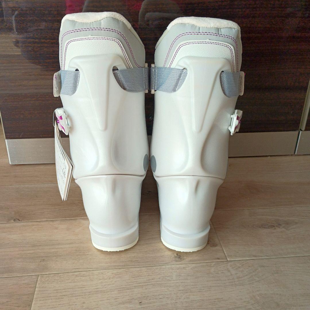 スキー板とスキーブーツ