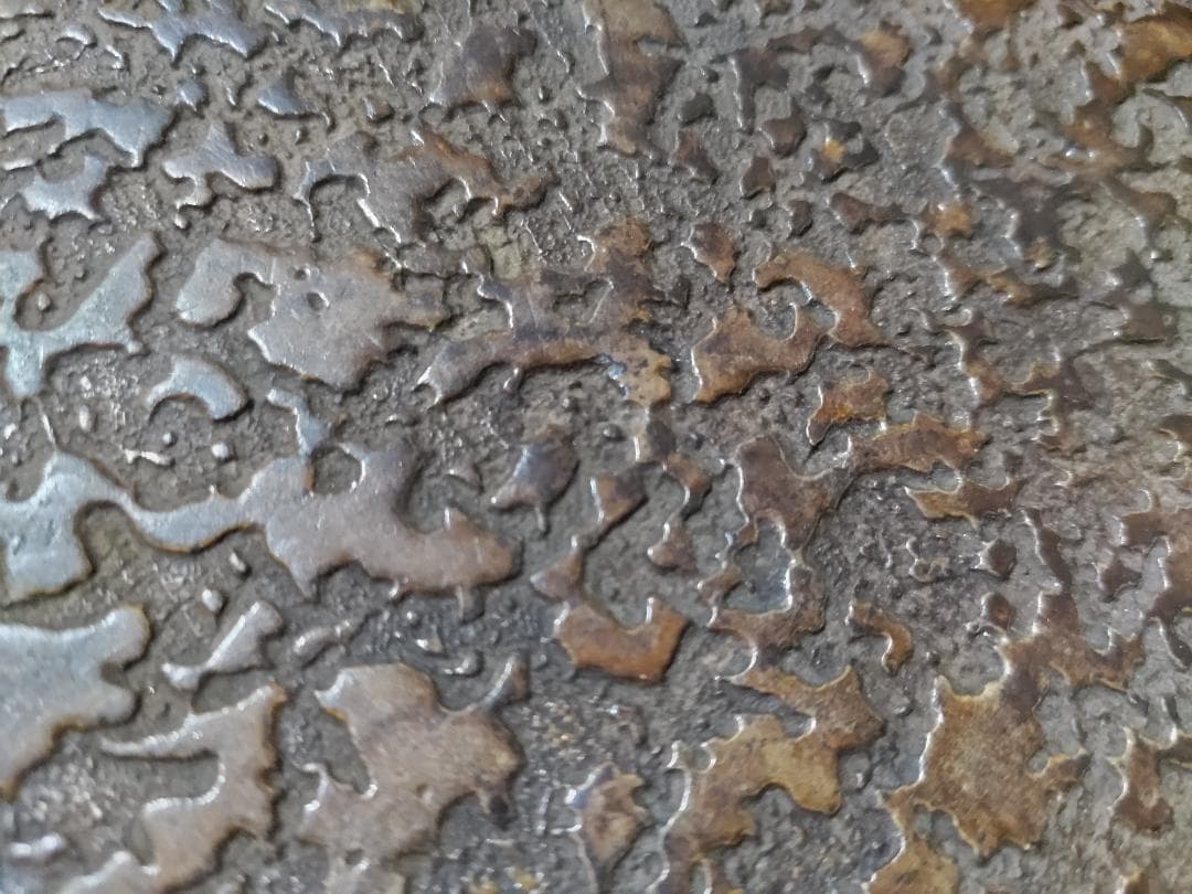 超絶技巧！虫食い模様　丸盆　在銘　中国？