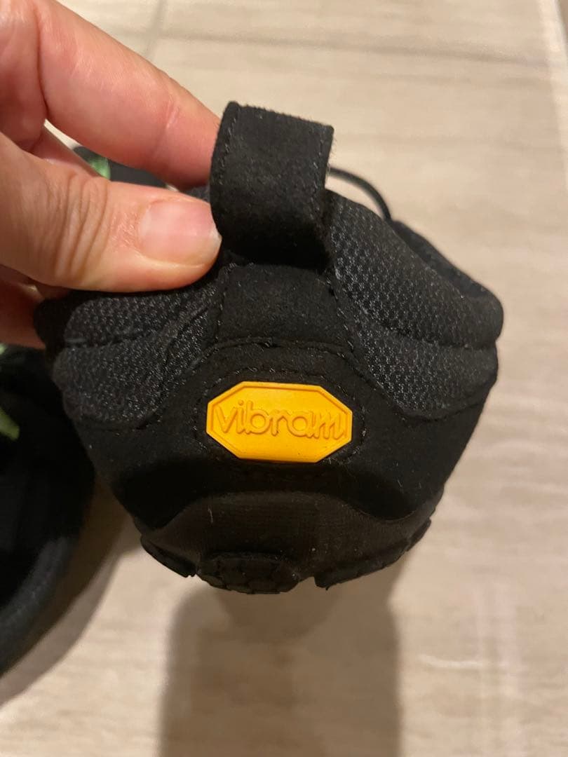 ウォーキング・ランニングウェア V-Run RETRO 21W8002 black/green 22.5cm