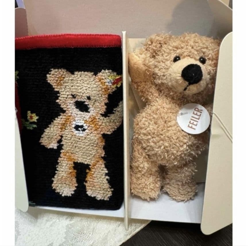 ♦新春特価【新品】Steiff × FEILER テディベアー＆ハイジ ハンカチ