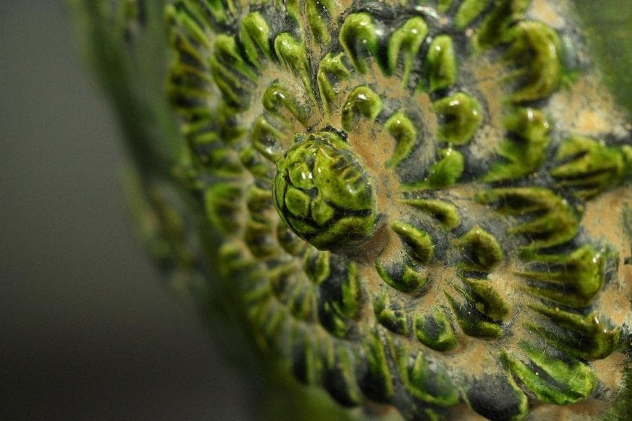 中国美術 緑釉 貼蓮花魚紋 装飾壷 高27.5cm(LC150)