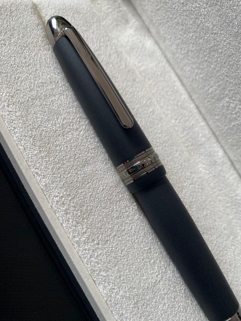 【限定品】モンブラン146 ウルトラブラックFニブ