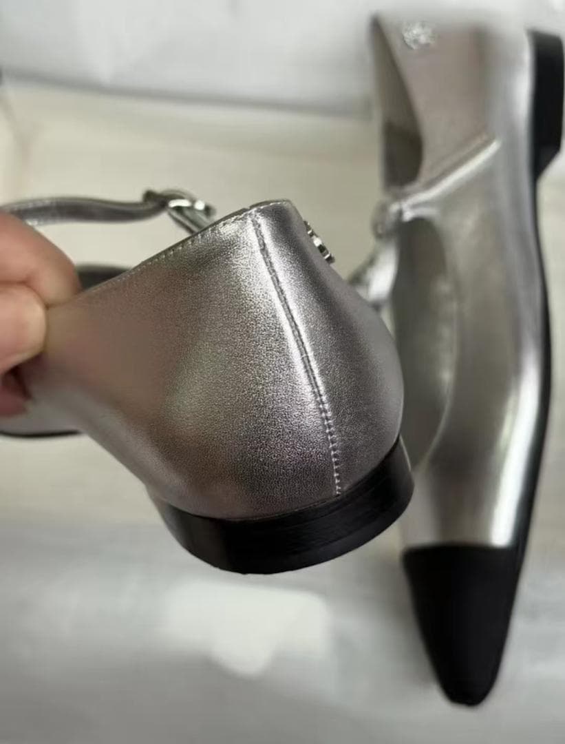 CHANEL シルバー ブラック メリージェーンシューズ