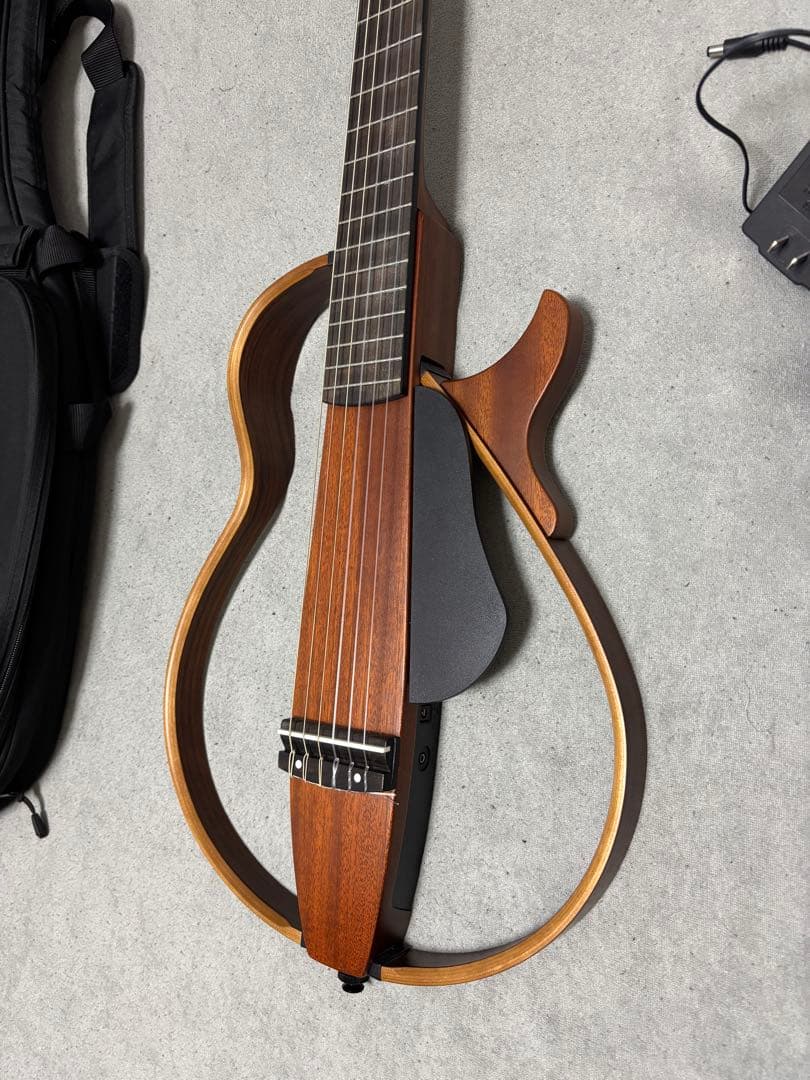 ヤマハ　サイレントギター　SLG200N