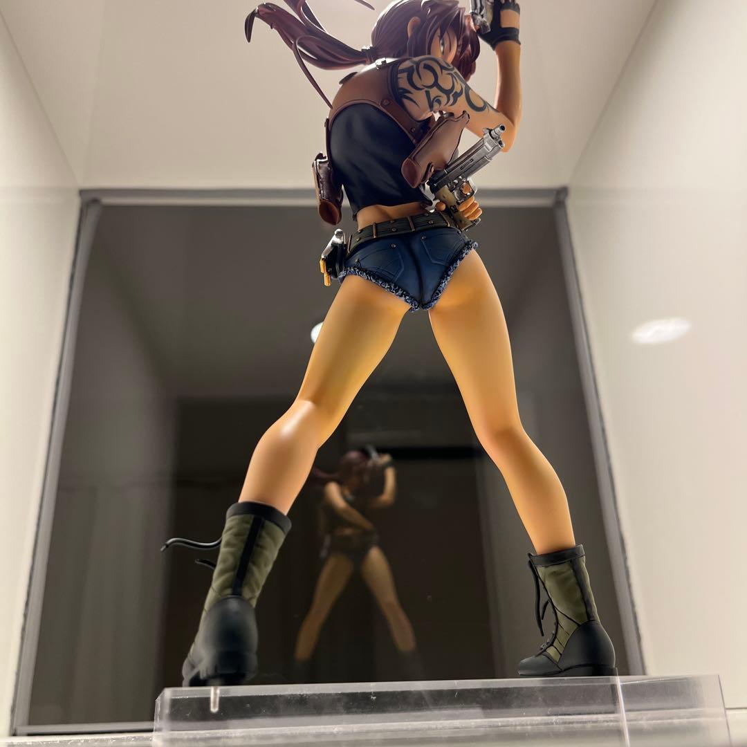 キャラグミン レヴィ ブラックラグーン 塗装完成品 アクリルケース付き