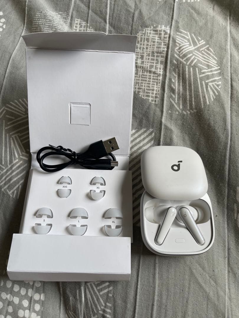 d ワイヤレスイヤフォン ホワイト Soundcore liberty 5