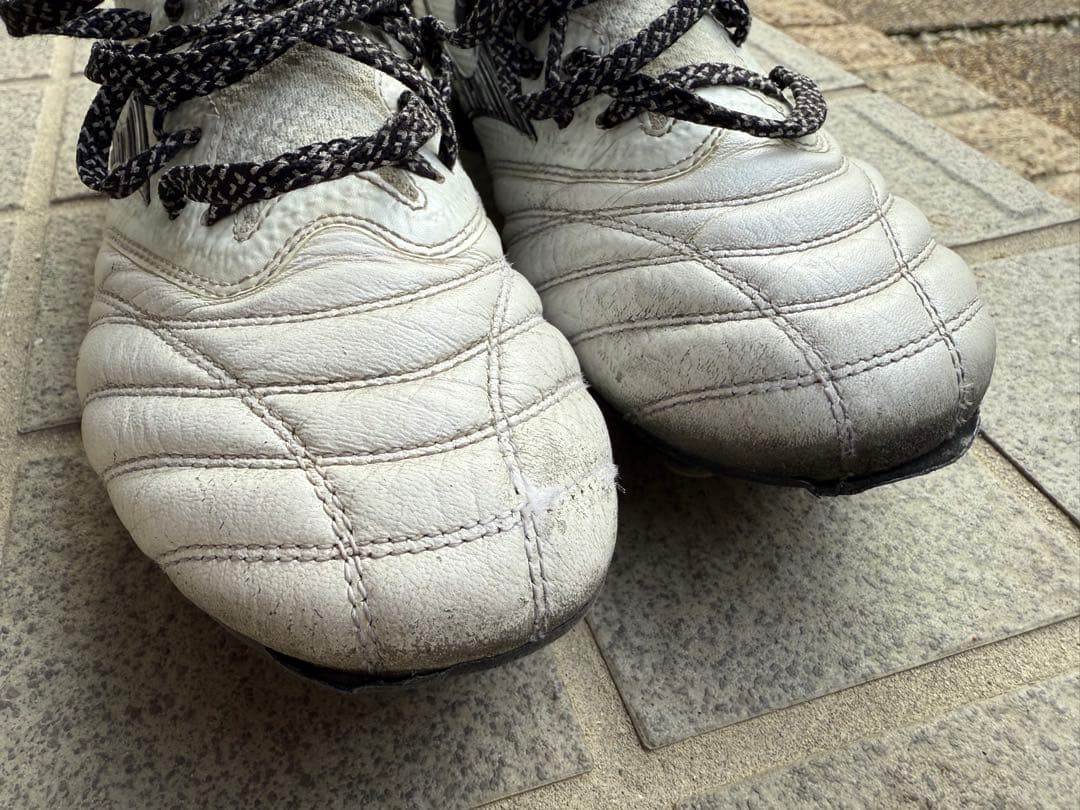 Mizuno モレリアネオ4β サッカースパイク　ホワイト/レッド 23.5