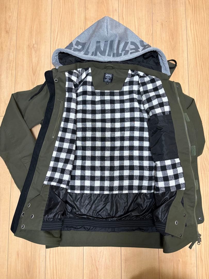 スノーボードウェア　ジャケット　M　カーキ