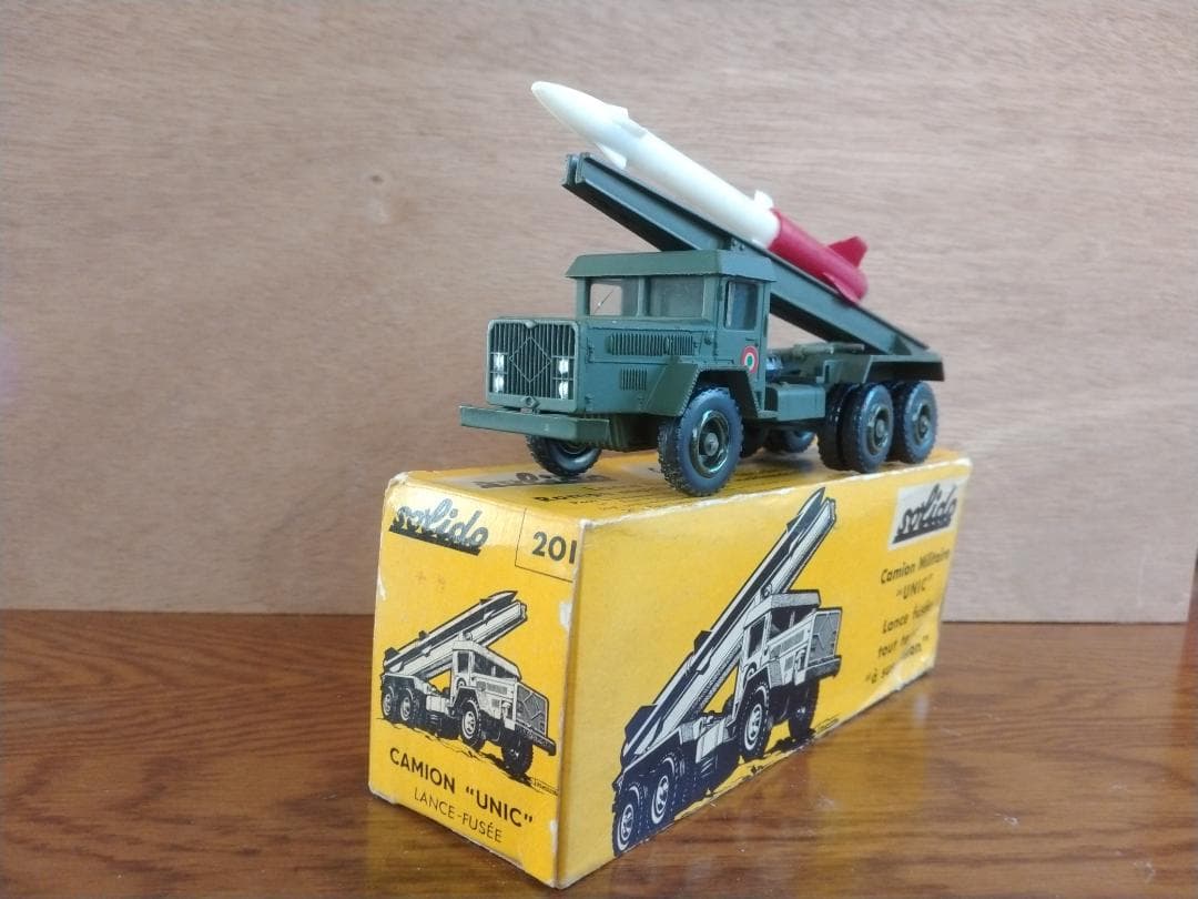 SOLIDOロケットランチャー軍用トラック201